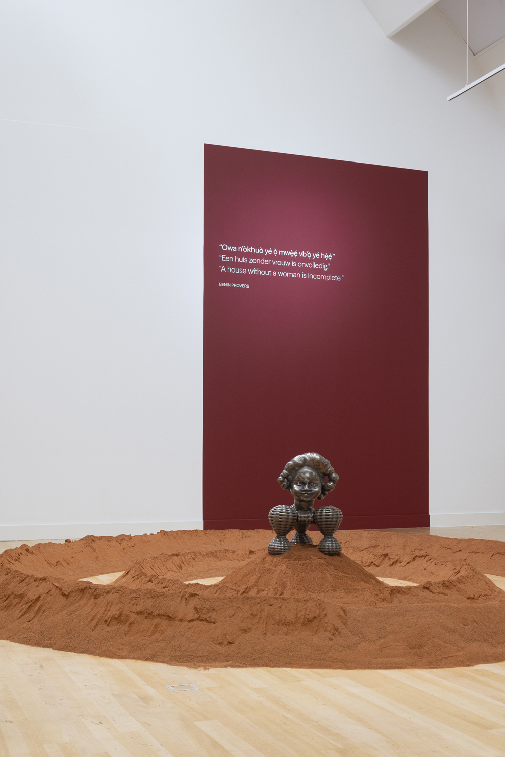 Minne Atairu, To the hand 